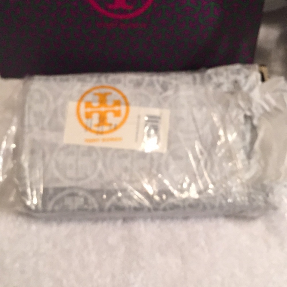 NWT TORY BURCH BLACK CELL PHONE Wristlet/clutch. - Picture 3 of 8